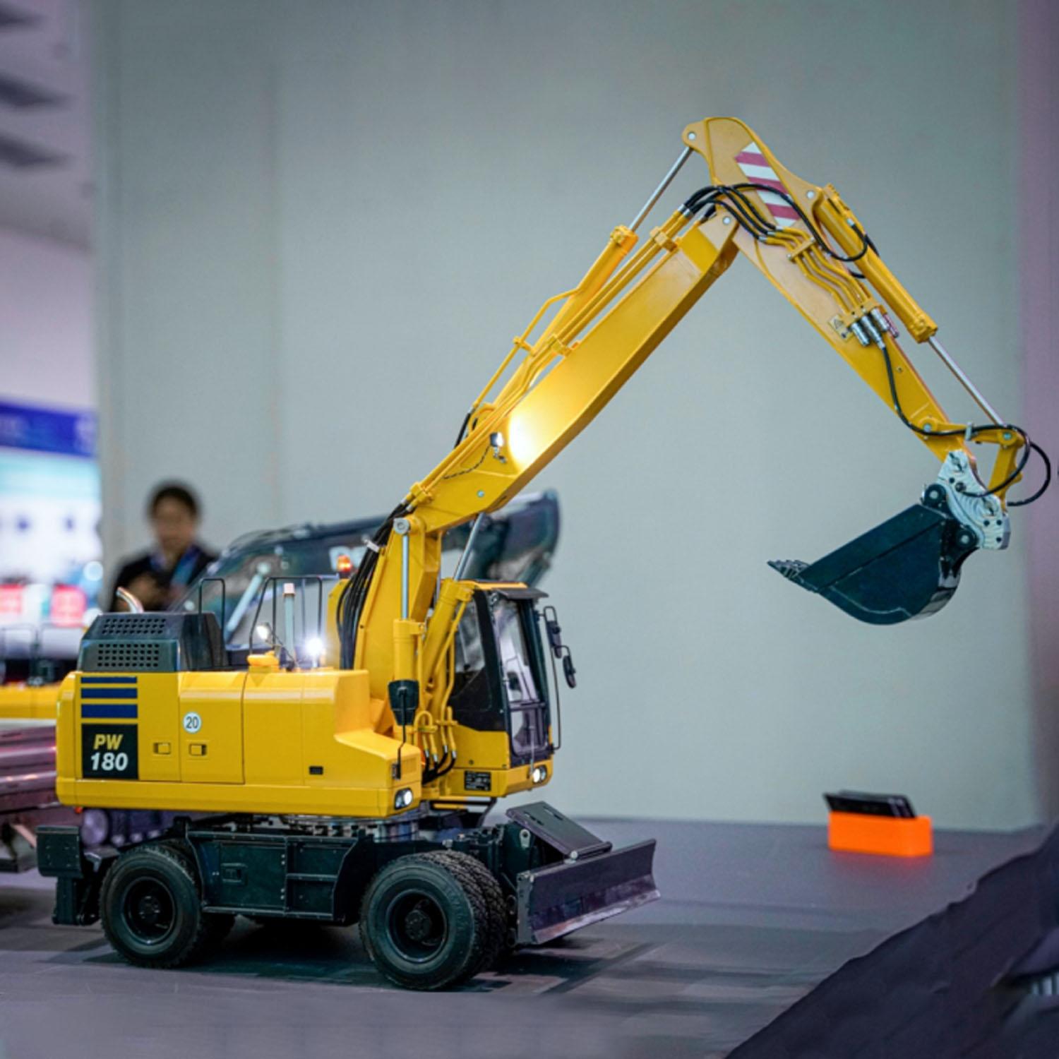 PW180 98% Metal 1:12 RC Hydraulic Excavator Digger 10CH Valve Model Pump Motor