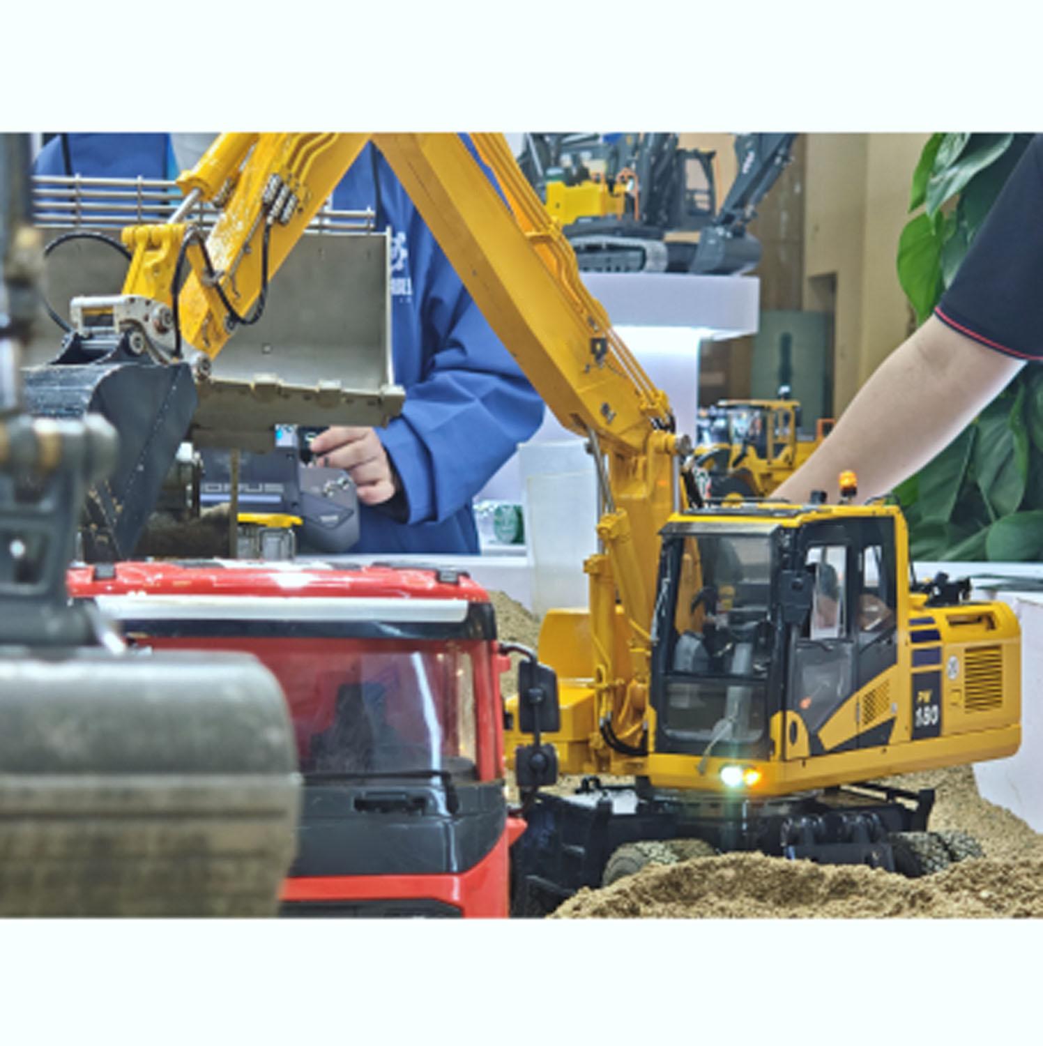 PW180 98% Metal 1:12 RC Hydraulic Excavator Digger 10CH Valve Model Pump Motor